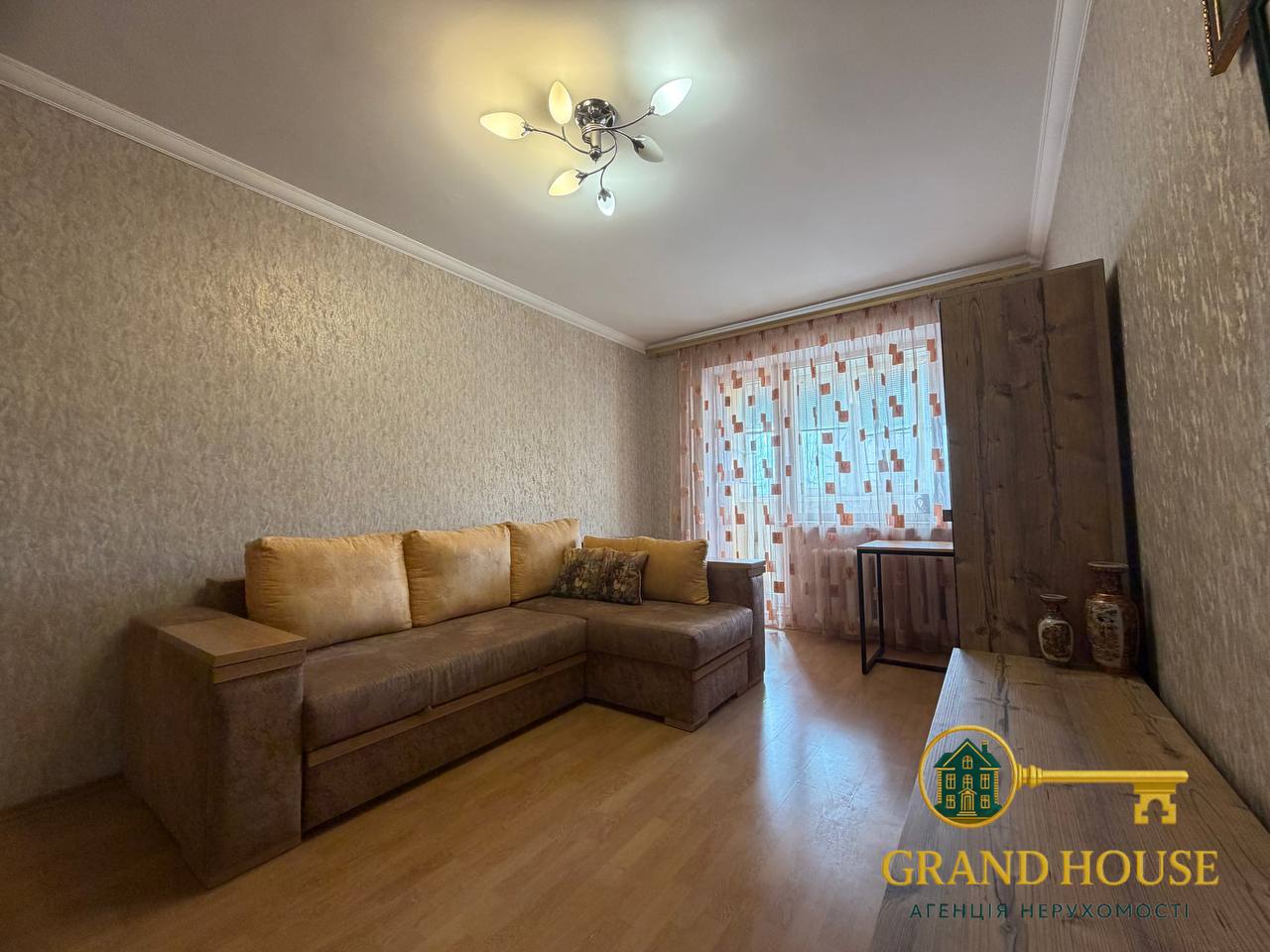 Оренда великої 2-кімнатної квартири на бульварі Вечірньому